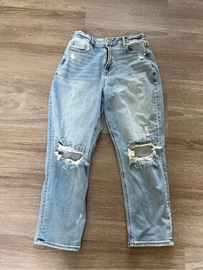 American eagle stretch distressed mom Jean size 8 short